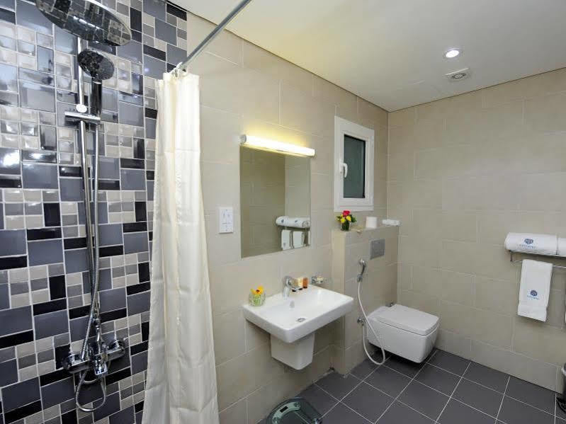 Al Mansour Park Inn Hotel&Apartment Доха Экстерьер фото